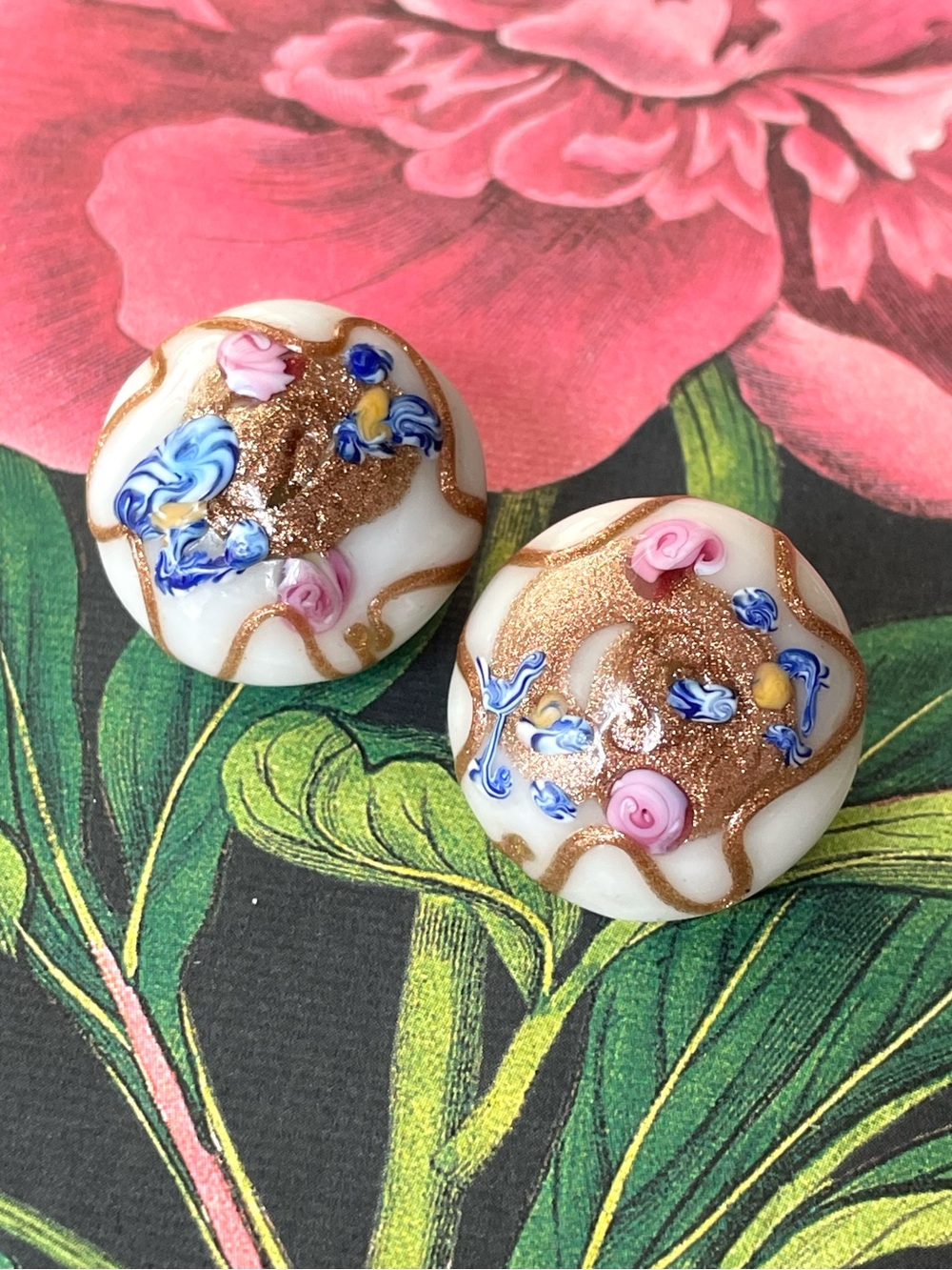 Vintage Murano/Venetian-style wedding cake art glass clip-on earrings glamour